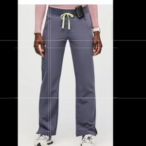 Figs scrub cargo  pants KADE style technical collection Medium Petite.